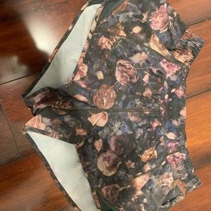 Lululemon Hotty Hot shorts 2.5 in. Size 6.